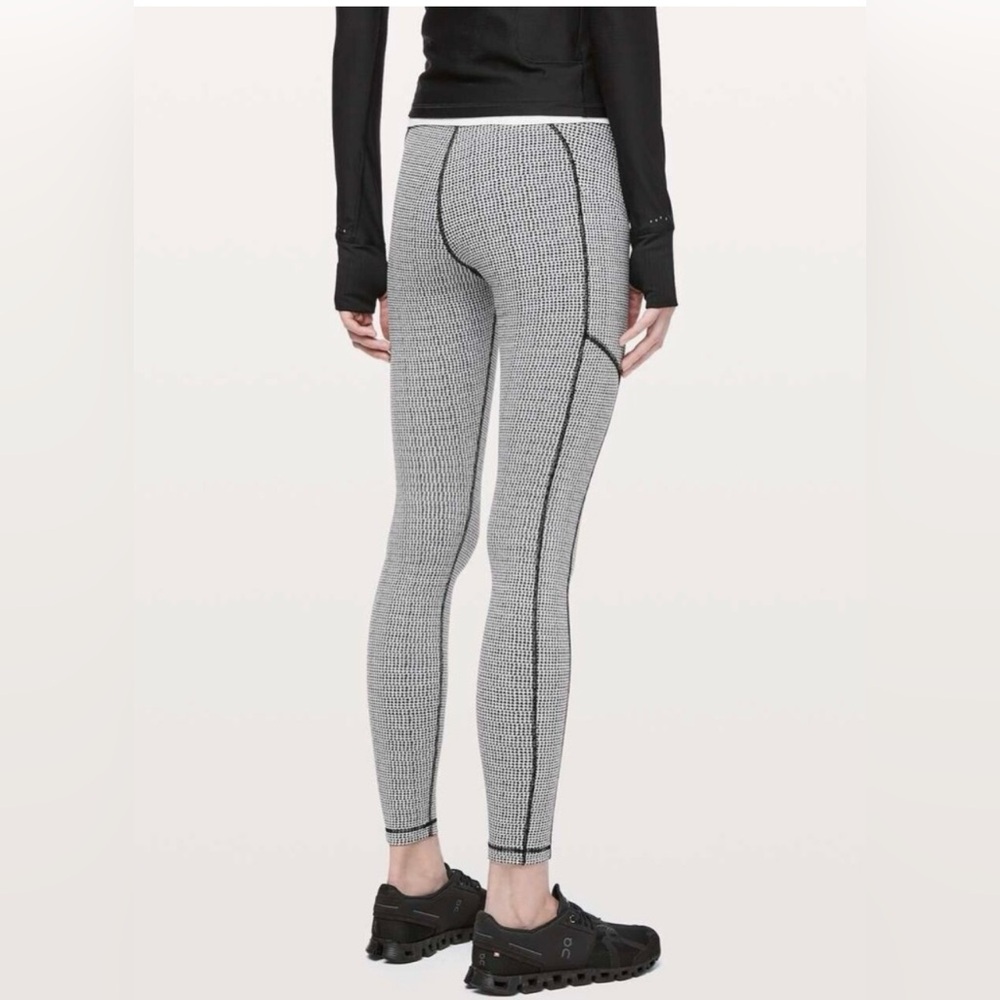 Lululemon Stylish Black and White Houndstooth Leggings with side pockets sz 10